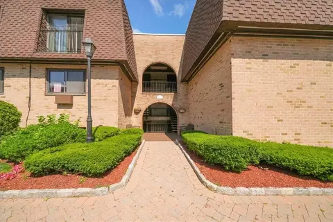 344 Central Park Ave #B24, Greenburgh, NY 10583