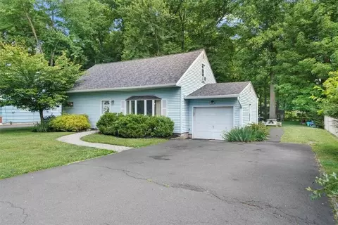 445 Orangeburg Rd, Orangetown, NY 10965