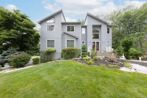 3 Zack Ct, Ramapo, NY 10977