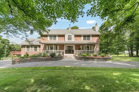 7 Mine Hill Rd, Mount Hope, NY 10963