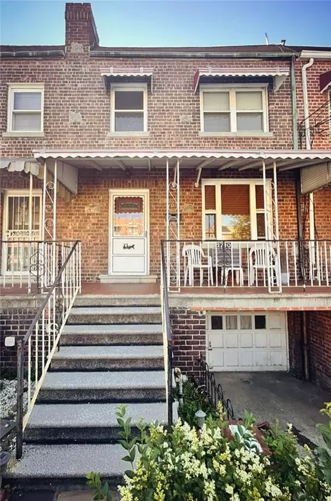 2740 Fish Ave, New York, NY 10469