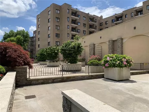 100 E Hartsdale Ave #3CW, Greenburgh, NY 10530
