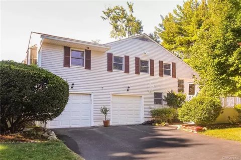 2 Whitewood Rd, Greenburgh, NY 10603