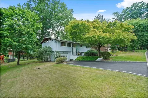 22 Crossbar Rd, Greenburgh, NY 10706