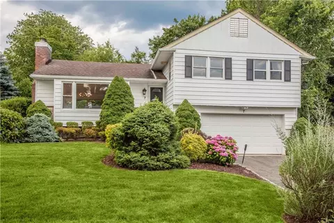 7 Iselin Dr, New Rochelle, NY 10804