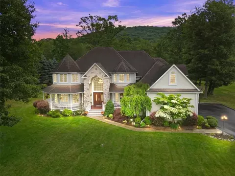 49 Greenwich Ave, Woodbury, NY 10917