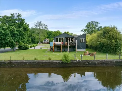 114 Lighthouse Dr, Saugerties, NY 12477