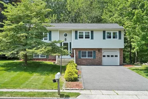 21 Winchester Dr, Monroe, NY 10950