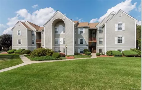 1137 Washington Grn, New Windsor, NY 12553
