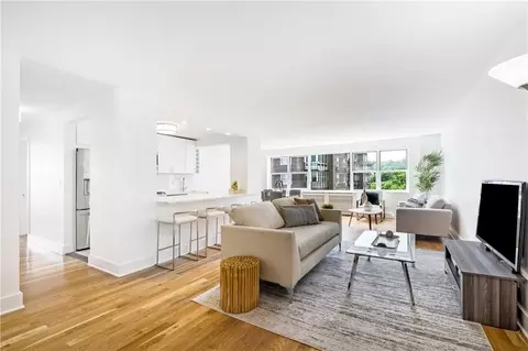 2 Washington Sq #3E, Larchmont, NY 10538