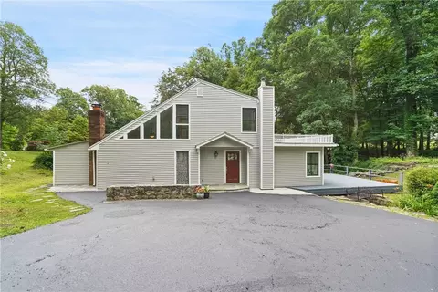 435 Birdsall Dr, Yorktown, NY 10598