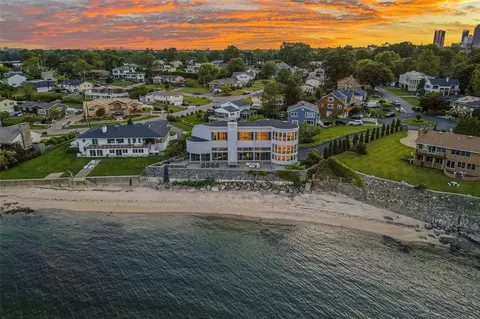 30 Beachfront Ln, New Rochelle, NY 10805