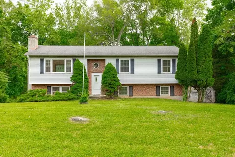 86 Carol Dr, East Fishkill, NY 12533