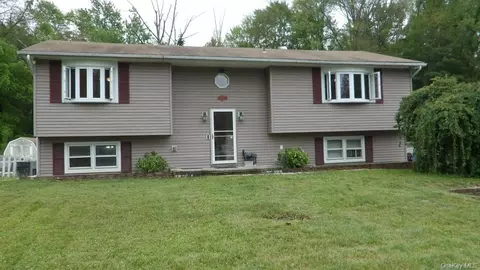 181 Pleasant Ave, Montgomery, NY 12549