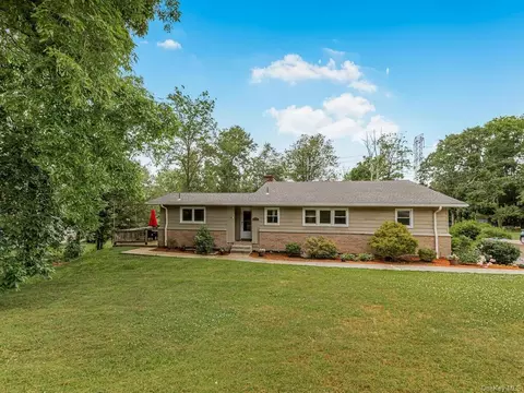 2997 Quinlan St, Yorktown, NY 10598