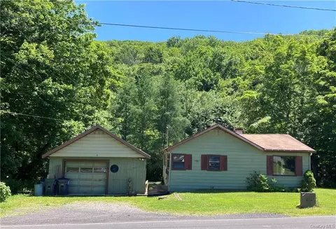 207 New Paltz Rd, Lloyd, NY 12528