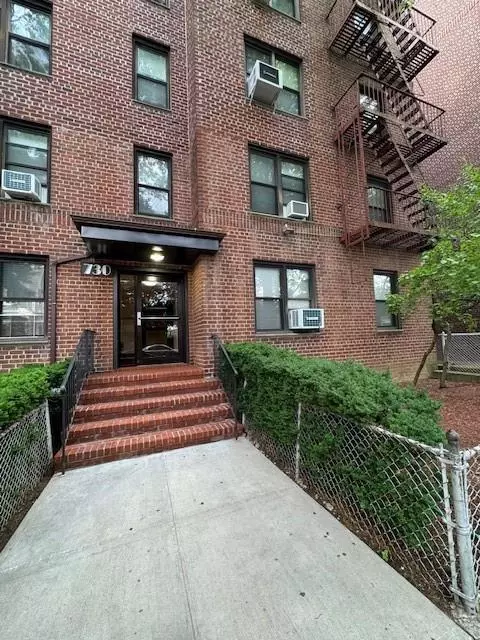 730 E 232nd St #1C, New York, NY 10466