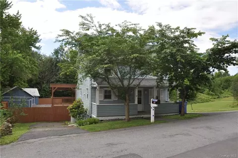 47 Jayne St, Florida, NY 10921