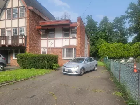 128 Halgren Cres, Haverstraw, NY 10927
