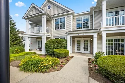 1715 Saratoga Ln, Fishkill, NY 12524