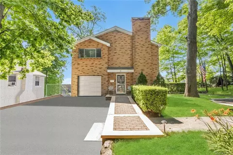 29 Aka 30 Newport Rd, Yonkers, NY 10710