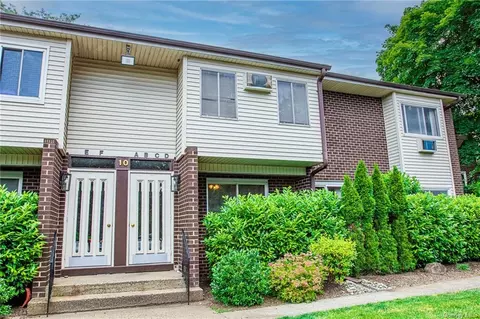 10 Blue Hill Commons Dr # D, Orangetown, NY 10962