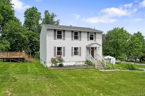 34 Edgewood Dr, Harriman, NY 10926