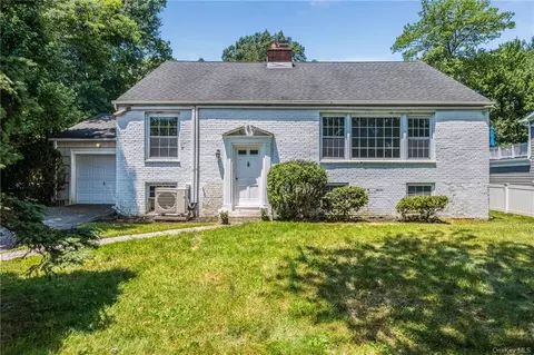 26 Winthrop Ln, Greenburgh, NY 10583