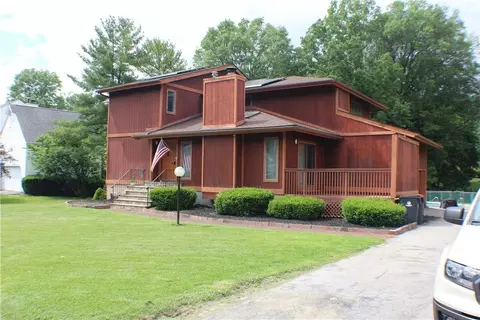 7 Bayberry Ln, Poughkeepsie, NY 12603