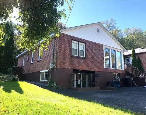 3 Phyllis Dr, Ellenville, NY 12428