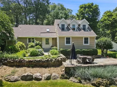 27 Leslie Ln, Katonah, NY 10536