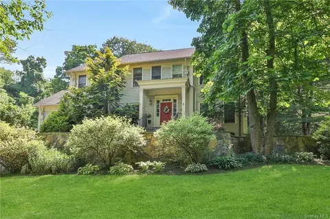 9 Mountainview Rd, Patterson, NY 12563