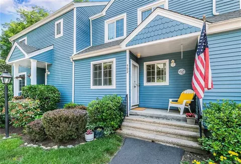 902 Windsor Ln, Southeast, NY 10509
