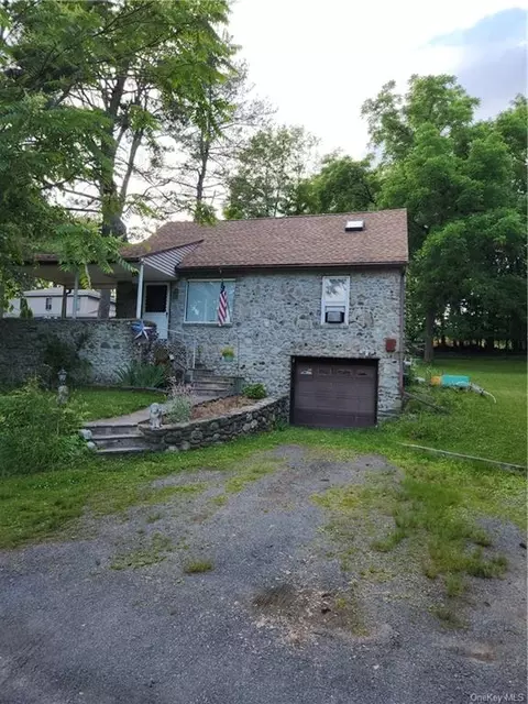 17 Gould St, Wallkill, NY 10940