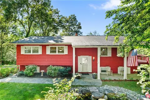 40 Sayer Rd, Blooming Grove, NY 10914