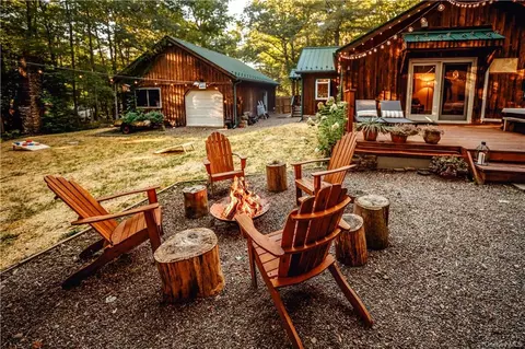 637 Band Camp Cir, Saugerties, NY 12477