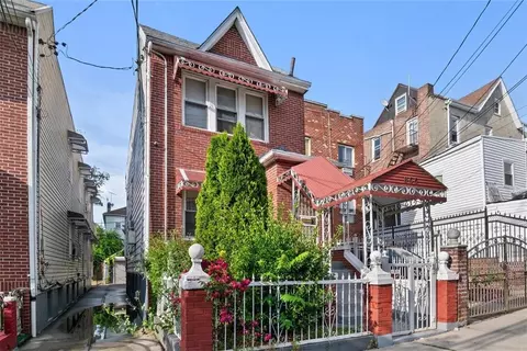 865 E 215th St, New York, NY 10467