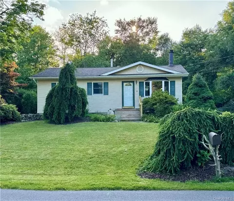 5 Queen Anne Ln, Warwick, NY 10990