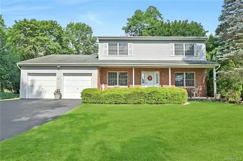 185 S Little Tor Rd, Clarkstown, NY 10956