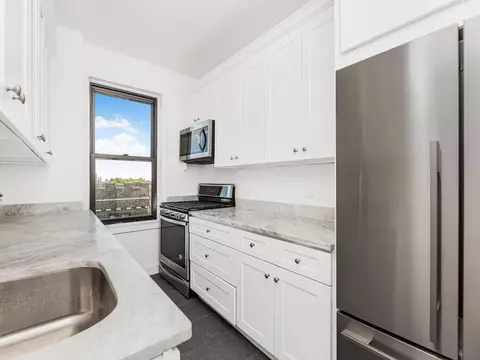 756 Brady Ave #606, New York, NY 10462