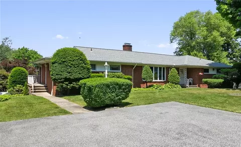 4 Summit Rd, Mahopac, NY 10541