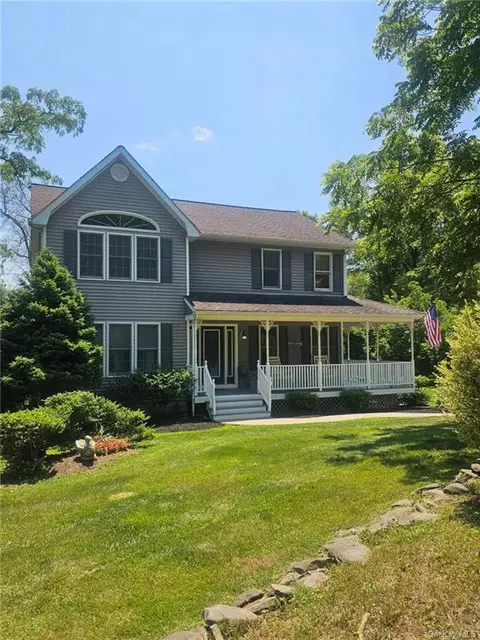 1 W Green Rd, Campbell Hall, NY 10916