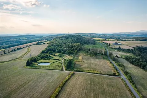 5 Homestead Farm Apt 15 Ln, North East, NY 12546