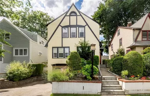 212 Hillcrest Rd, Mount Vernon, NY 10552