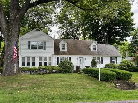 7 Mary Ave, Mahopac, NY 10541