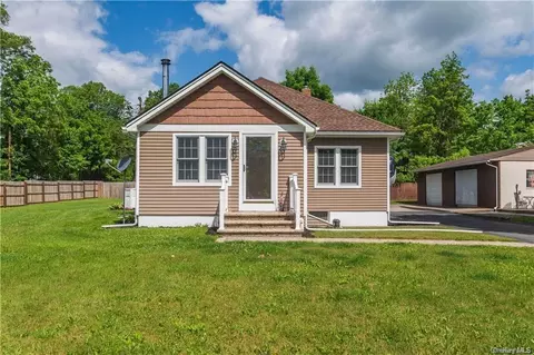 32 Bates Gates Rd, Wawayanda, NY 10958