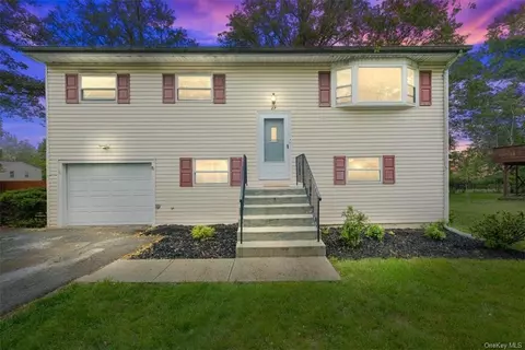 27 Manhattan Ave, Middletown, NY 10940