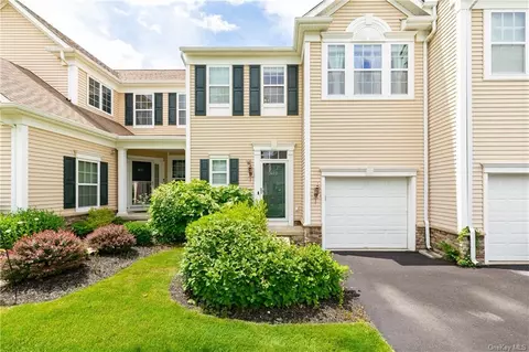 7 Bainbridge Pl #402, Newburgh, NY 12550
