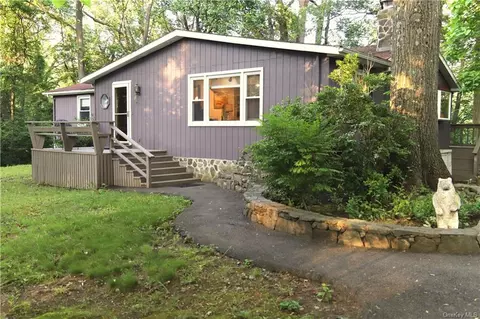 12 Valerie Ln, Cortlandt, NY 10567