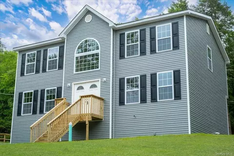 32 Pebble Path, Thompson, NY 12775